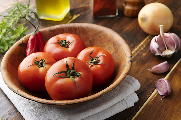 포토 JPG 해외이미지 음식 백그라운드 잎 농업 다이어트 토마토 채소 재료 전구 자연 고추 탁자 양파 건강 마늘 요리 사람없음 목재 빨간색 초록색 검은색 이탈리아 샐러드 흰색 신선 이탈리아음식 허브 유기농 올리브 매움 날것 후추 로즈메리 내추럴 채식주의자 해외포토 나무 식물 웰빙 열매 유럽 산업 컬러 가구 서양음식 맛 향신료 생태계 채식 파일형식 이미지허브