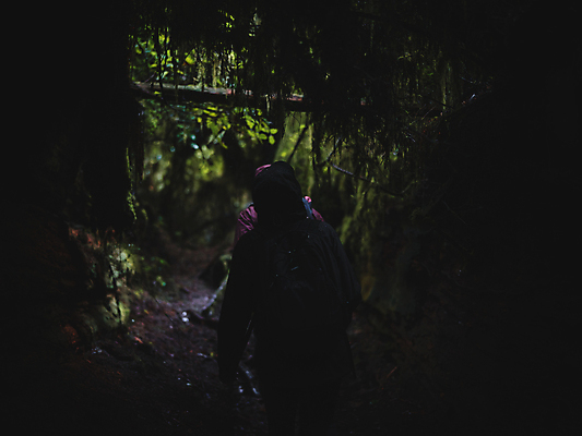 포토 JPG 해외이미지 여행 사람 사람없음 친구 어둠 하이킹 터널 동굴 숲 폭풍 해외포토 길 관계 레저 날씨 파일형식 이미지허브