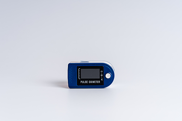 포토 JPG 해외이미지 실내 사람없음 오브젝트 흰배경 측정기 산소포화도측정기 해외포토 백그라운드 내부 기계 흰색 파일형식 이미지허브