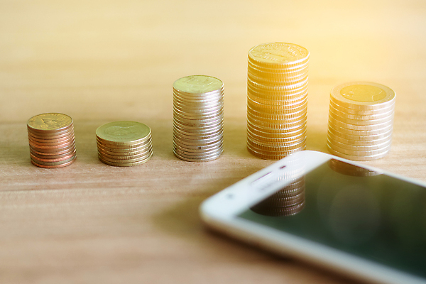 포토 JPG 해외이미지 백그라운드 컨셉 돈 비즈니스 성공 그래프 미래 사람없음 금융 경제 스마트폰 쌓기 달러 금속 동전 저축 성장 시장 재산 황금 주식 투자 이익 회계 월급 대출 세금 수입 해외포토 모션 재질 핸드폰 스마트기기 파일형식 이미지허브