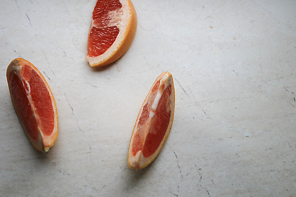 포토 JPG 해외이미지 스튜디오촬영 길 음식 조각 백그라운드 잎 다이어트 오렌지 과일 부분 자연 귤 건강 사람없음 가로 빨간색 노란색 주스 흰색 신선 그룹 횡단보도 달콤 자르기 먹기 흰배경 유기농 날것 건강식 고립 숙성 채식주의자 해외포토 식물 웰빙 음료 컬러 모션 실내 보행로 맛 생태계 채식 파일형식 이미지허브