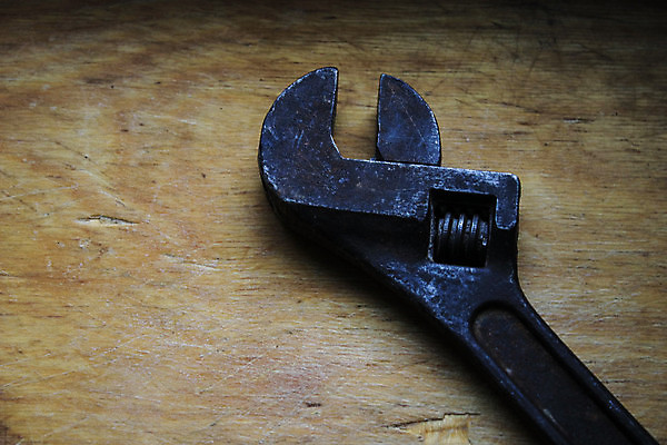 포토 JPG 해외이미지 손 산업 백그라운드 탁자 검은배경 열쇠 주택 손잡이 사람없음 목재 가로 빛 갈색 금속 검은색 장비 회색 수확 공구 나사 스패너 업무 작업실 수리 은색 철 오브젝트 서비스 복고 정비공 조절 그런지 배관공 업그레이드 옛날 철강 하드웨어 카피스페이스 해외포토 나무 컬러 가구 농업 재료 재질 건물 신체부위 컴퓨터 공백 도구 작업 기술자 파일형식 이미지허브