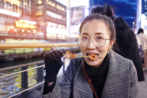 포토 JPG 해외이미지 전통 접시 여자 아시아 문화 도로 음료 음식 여행 공 거리 요리 한명 사람 동양인 컬러풀 갈색 여행객 식당 일본 식사 저녁식사 중국 튀김 도시 뜨거움 맛 도쿄 먹기 해산물 운하 문어 지역 마요네즈 오사카 인기 해외포토 1 식기 나라 길 컬러 컨셉 교통시설 모션 연체동물 인종 상점 수중동물 소스_음식 파일형식 이미지허브