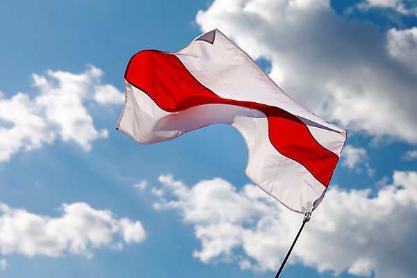 포토 JPG 해외이미지 디자인 유럽 포스터 포즈 백그라운드 컨셉 새로움 거리 미술 사람 사람없음 그래픽 빨간색 자유 흰색 깃발 역사 뉴스 경찰 보호 토론 투표 선거 민주주의 심볼 사인 혁명 대통령 독립 벨로루시 위기 전국 정부 지원 참여 항의 해외포토 직업 나라 컬러 문화예술 파일형식 이미지허브