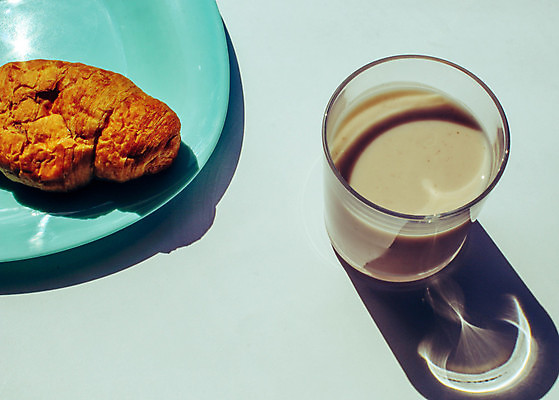 포토 JPG 해외이미지 전통 접시 꽃 음료 음식 꽃다발 백그라운드 오렌지 과일 유리 탁자 딸기 호텔 디저트 나선형 건강 종류 사람없음 파란색 식당 사진촬영 빵집 소용돌이 흰색 신선 황금 달콤 맛 아침식사 소프트포커스 굽기 그림 롤 슛 부드러움 라벤더 요거트 프랑스어 건포도 번 페스츄리 해외포토 식물 문자 식기 빵 컬러 가구 컨셉 무늬 재질 포도 숙소 유제품 촬영기법 상점 촬영 식사 회오리 감각 구이 허브 건과일 파일형식 이미지허브