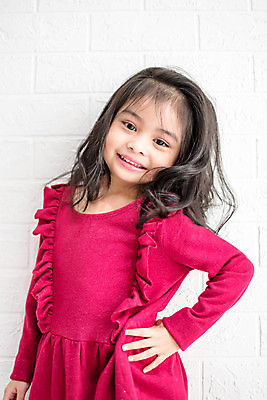 포토 JPG 해외이미지 백인 모델 여자 딸 행복 얼굴 어린이 포즈 백그라운드 한명 사람 뷰티 유행 귀여움 달콤 작음 해외포토 서양인 1 감정 컨셉 가족 신체부위 맛 크기 파일형식 이미지허브