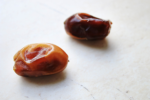 포토 JPG 해외이미지 전통 접시 문화 음식 백그라운드 다이어트 과일 재료 아프리카 자연 디저트 건조 건강 손바닥 사람없음 가로 갈색 수확 흰색 신선 그룹 날짜 중앙 달콤 맛 지중해 먹기 흰배경 유기농 날것 동쪽 내추럴 고립 단식 라마단 이국적 채식주의자 많음 해외포토 식기 손 웰빙 나라 바다 컬러 컨셉 농업 모션 방향 생태계 채식 파일형식 이미지허브