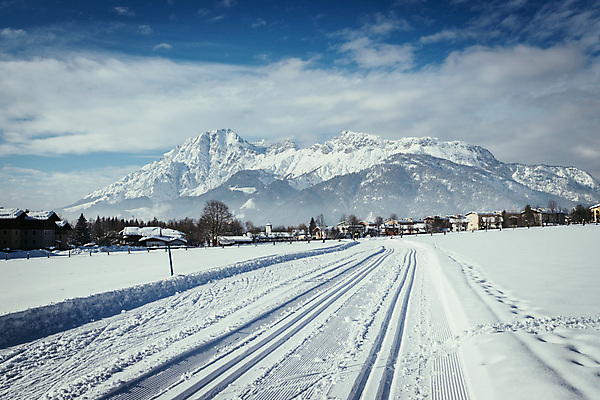 포토 JPG 해외이미지 길 스포츠 십자가 겨울 모션 휴가 스키 산 건강 풍경 경사 사람없음 야외 달리기 운동 맑음 트래킹 에너지 추위 스케이트 시골 오스트리아 알프스 내추럴 선로 눈내림 해외포토 계절 유럽 스포츠용품 레저 날씨 겨울스포츠 눈_날씨 파일형식 이미지허브