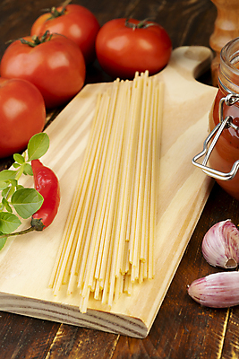 포토 JPG 해외이미지 음식 백그라운드 잎 농업 다이어트 토마토 채소 재료 전구 자연 고추 탁자 양파 파스타 건강 마늘 스파게티 요리 사람없음 목재 빨간색 초록색 검은색 이탈리아 샐러드 흰색 신선 이탈리아음식 허브 유기농 올리브 매움 날것 후추 로즈메리 내추럴 채식주의자 해외포토 나무 식물 웰빙 열매 유럽 산업 컬러 가구 서양음식 맛 향신료 생태계 채식 파일형식 이미지허브