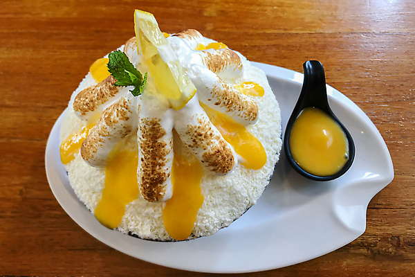 포토 JPG 해외이미지 전통 접시 음식 과일 탁자 아이스크림 디저트 한국 건강 요리 동양인 사람없음 초록색 여름 노란색 식당 얼음 우유 추위 신선 사발 달콤 맛 레몬 크림 묘사 바닐라 핸드메이드 해외포토 자연요소 식기 계절 아시아 컬러 가구 컨셉 유제품 인종 상점 사기그릇 파일형식 이미지허브