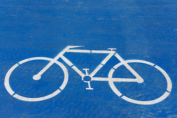 포토 JPG 해외이미지 도로 길 선 스포츠 여행 백그라운드 교통시설 거리 안전 사람없음 야외 운동 자전거 페인트 흰색 가리킴 도시 아스팔트 방향 심볼 사인 순환 타운 루트 바이킹 방법 선로 해외포토 컬러 교통 모션 건강 손짓 바이크 시설 파일형식 이미지허브