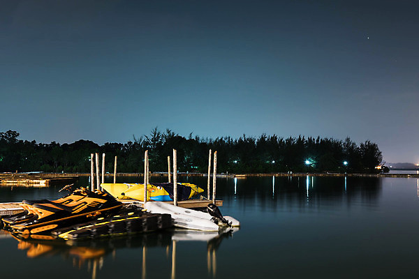 포토 JPG 해외이미지 호수 교통수단 여행 교통시설 하늘 사람없음 야외 가로 물 파란색 강 컬러풀 반사 항구 황혼 일몰 새벽 운하 장노출 해외포토 자연요소 컬러 교통 촬영기법 노을 시설 파일형식 이미지허브