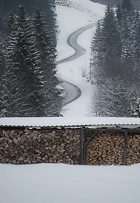 포토 JPG 해외이미지 계절 도로 겨울 교통시설 자동차 모바일 날씨 거리 안전 사람없음 얼음 추위 보호 위험 예방 서리 눈내림 겨울풍경 해외포토 자연요소 길 육상교통 교통 컨셉 눈_날씨 풍경 시설 파일형식 이미지허브
