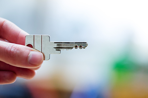 포토 JPG 해외이미지 손 컨셉 비즈니스 모션 성공 열쇠 부동산 아파트 주택 선물 안전 사람없음 건물 금속 잡기 재산 구매 중개인 잠금 보안 주인 대여 대출 렌탈 진짜 처음 카피스페이스 현실 해외포토 직업 건축물 재질 신체부위 금융 쇼핑 공백 파일형식 이미지허브