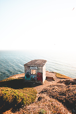 포토 JPG 해외이미지 바다 건축양식 사람없음 건물 일몰 그래피티 버리기 군용 전쟁 해외포토 건축물 건축 모션 군대 노을 낙서 그림 파일형식 이미지허브