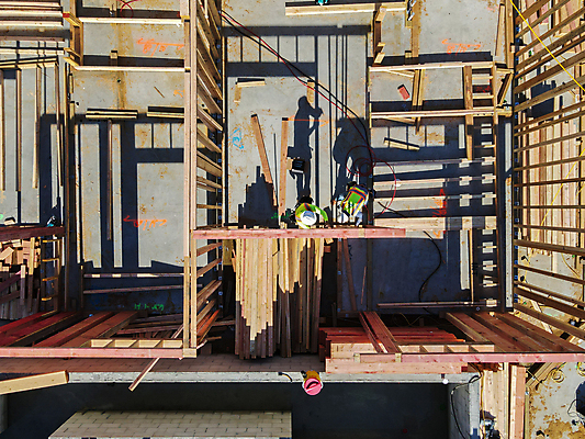 포토 JPG 해외이미지 직업 산업 비즈니스 지붕 부동산 노동자 주택 프레임 골격 기술 안전 사람없음 빛 인테리어 미국 장비 고리 수리 망치 헬멧 건축가 위험 땅 목수 뼈대 장인 진행 개발 건축업자 계약자 수목 조감도 진짜 건설근로자 해외포토 디자인 건축 컨셉 북아메리카 건물 공구 재산 보호장비 계약 파일형식 이미지허브