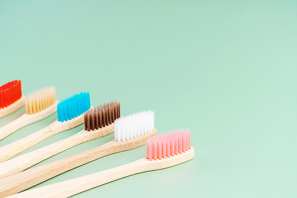 포토 JPG 해외이미지 사람없음 칫솔 오브젝트 에코 친환경 일렬 에코라이프 위생관리 친환경제품 카피스페이스 초록배경 대나무칫솔 다회용품 해외포토 라이프스타일 백그라운드 관리 초록색 위생용품 환경 공백 재활용품 파일형식 이미지허브