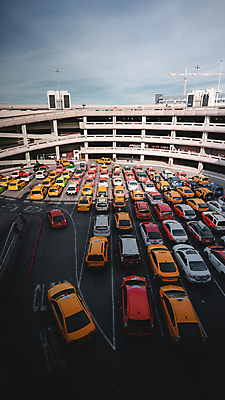 포토 JPG 해외이미지 여행 패턴 건축양식 사람없음 노란색 대기 도시 공항 택시 해외포토 건축 컬러 무늬 교통시설 승용차 자동차 파일형식 이미지허브