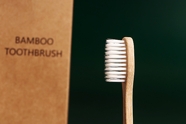 포토 JPG 해외이미지 검은배경 사람없음 상자 칫솔 오브젝트 에코 친환경 에코라이프 위생관리 친환경제품 카피스페이스 대나무칫솔 다회용품 해외포토 라이프스타일 백그라운드 관리 위생용품 환경 검은색 공백 재활용품 파일형식 이미지허브