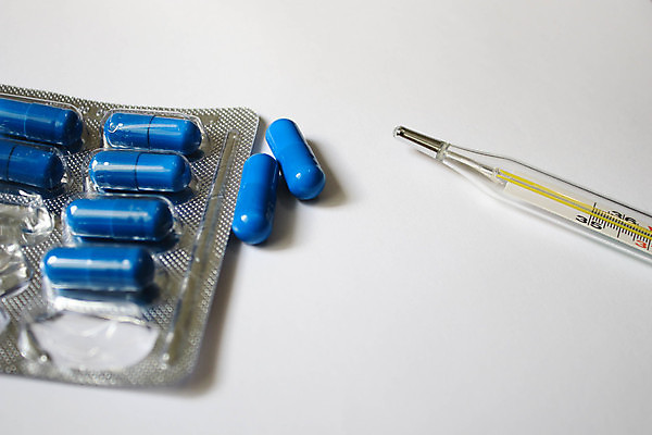 포토 JPG 해외이미지 분홍색 과학 백그라운드 컨셉 오렌지 유리 건강 병원 사람없음 치료 파란색 컬러풀 알약 약 고통 의사 흰색 열 질병 온도계 약국 스위스 흰배경 두통 처방 팩 중독 조제 고립 돌봄 복용 헬프 항생제 해외포토 감정 유럽 컬러 과일 의학 모션 재질 화장품 의료진 도움 만들기 파일형식 이미지허브