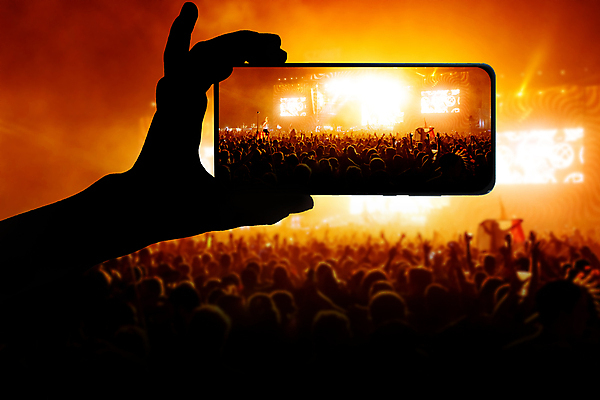 포토 JPG 해외이미지 라이프스타일 행복 실루엣 음악 백그라운드 모바일 세포 사람 이벤트 사람없음 야외 스마트폰 핸드폰 파티 카메라 축제 콘서트 음악가 가수 무대 춤 군중 야간 전화기 스마트 클럽 복고 예술가 쇼 일반 동영상 소셜네트워크 생존 힙스터 유흥 셀룰러 해외포토 자연요소 직업 패션 감정 컨셉 문화예술 촬영기법 생활 전자제품 스마트기기 공연 파일형식 이미지허브