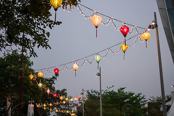 포토 JPG 해외이미지 전통 아시아 종교 종이 문화 기념 동양인 사람없음 장식 빨간색 빛 축제 중국 골동품 등불 램프 축하 인사 행운 야간 저녁 심볼 동쪽 차이나타운 해외포토 자연요소 나라 컬러 컨셉 조명 인종 관광지 예절 방향 파일형식 이미지허브