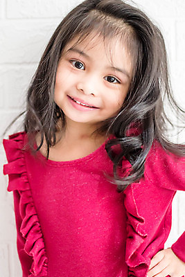 포토 JPG 해외이미지 백인 모델 여자 딸 행복 얼굴 어린이 포즈 백그라운드 한명 사람 뷰티 유행 귀여움 달콤 작음 해외포토 서양인 1 감정 컨셉 가족 신체부위 맛 크기 파일형식 이미지허브