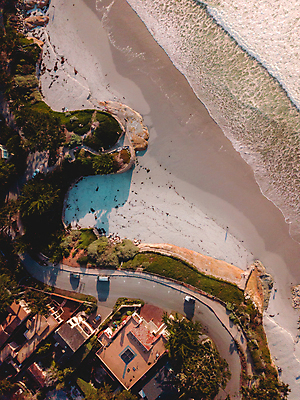 포토 JPG 해외이미지 도로 모래 바다 여행 부동산 거리 주택 안테나 사람없음 여름 운전 재산 암초 굴곡 드론 해외포토 계절 길 통신 교통시설 모션 건물 금융 파일형식 이미지허브