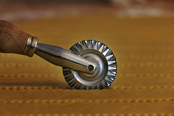 포토 JPG 해외이미지 스튜디오촬영 음식 백그라운드 요리 사람없음 요리사 희망 신선 원형 자르기 묘사 준비 반죽 작업도구 레시피 밀가루반죽 생식 영양분 커터 페스츄리 핸드메이드 카피스페이스 해외포토 도형 직업 감정 빵 모션 실내 공백 도구 파일형식 이미지허브