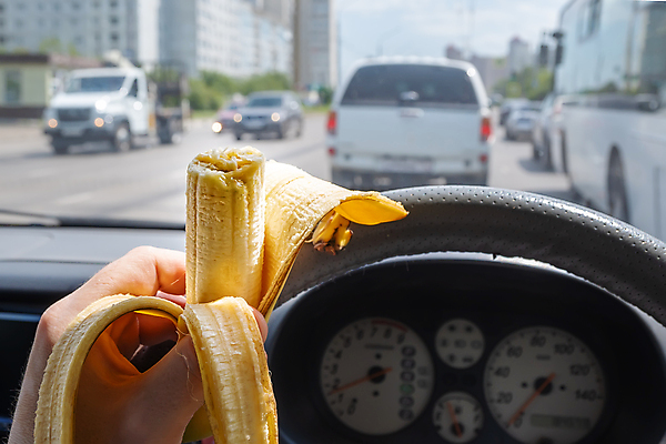 포토 JPG 해외이미지 손 남자 도로 길 음식 여행 자동차 바나나 건강 식이요법 안전 사람 사람없음 식사 저녁식사 운전 시간 업무 승차 위험 사건 먹기 배고픔 속도 상쾌 법 규칙 통과 토막 점심식사 재촉 방법 영양분 채식주의자 해외포토 감정 육상교통 컨셉 과일 교통시설 모션 신체부위 작업 채식 파일형식 이미지허브