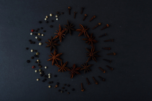 포토 JPG 해외이미지 별 음식 백그라운드 컨셉 재료 고추 탁자 파프리카 건조 건강 요리 씨앗 동양인 사람없음 장식 가로 하이앵글 주방 식당 검은색 어둠 이탈리아 양념 조미료 그룹 인도인 허브 메뉴 유기농 매움 날것 향료 향 후추 모음 내추럴 석판 시나몬 채식주의자 해외포토 자연요소 외국인 식물 웰빙 유럽 뷰포인트 컬러 가구 채소 인종 한글 상점 맛 향신료 채식 향기 냄새 향미료 파일형식 이미지허브