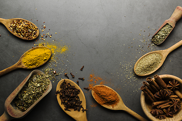 포토 JPG 해외이미지 재료 고추 탁자 건조 건강 종류 요리 동양인 사람없음 목재 빨간색 숟가락 여러개 회색 바위 뜨거움 고명 양념 조미료 사발 맛 가루 인도인 허브 향신료 유기농 매움 날것 후추 카레 바질 내추럴 땅바닥 시나몬 오레가노 카피스페이스 해외포토 외국인 나무 식물 웰빙 음식 컬러 가구 다수 컨셉 채소 바닥 수저 인종 공백 돌_바위 사기그릇 향미료 파일형식 이미지허브