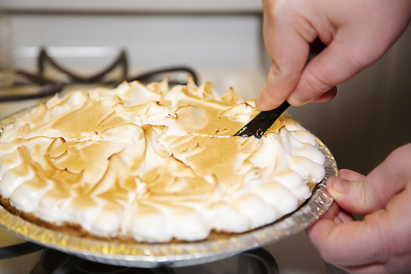 포토 JPG 해외이미지 전통 라이프스타일 손 음식 다이어트 과일 디저트 귤 건강 식이요법 요리 사람없음 가로 과자 계란 희망 추위 껍질 흰색 대접 최고 황금 클래식 달콤 맛 난로 자르기 레몬 크림 솜털 노른자 충동구매 머랭 영양분 페스츄리 해외포토 감정 빵 컬러 컨셉 모션 생활 신체부위 쇼핑 알 난방기 과소비 파일형식 이미지허브