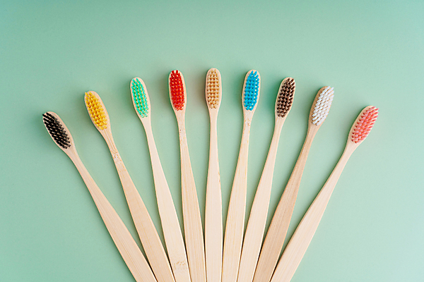 포토 JPG 해외이미지 사람없음 칫솔 오브젝트 에코 친환경 일렬 에코라이프 위생관리 친환경제품 카피스페이스 초록배경 대나무칫솔 다회용품 해외포토 라이프스타일 백그라운드 관리 초록색 위생용품 환경 공백 재활용품 파일형식 이미지허브