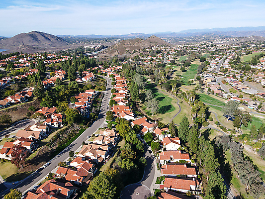포토 JPG 해외이미지 나무 도로 가족 지붕 산 주택 잔디 사람없음 야외 초록색 계곡 미국 재산 큼 땅 빌라 번짐 캘리포니아 콘도 지역 커뮤니티 남쪽 대출 개발 교외 똑같은 조감도 진짜 비용 해외포토 식물 길 컬러 북아메리카 관계 교통시설 숙소 건물 금융 경제 크기 방향 파일형식 효과 이미지허브