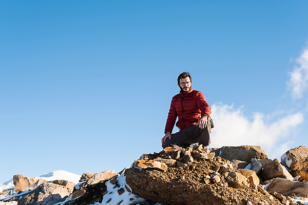 포토 JPG 해외이미지 백인 구름 라이프스타일 남자 스포츠 여행 겨울 배낭 모션 자연 하늘 산 한명 사람 풍경 성인 야외 가로 태양 뷰티 여행객 걷기 맑음 힘 하이킹 자유 황무지 고독 위험 언덕 명상 산봉우리 눈내림 카피스페이스 산맥 해외포토 자연요소 서양인 1 계절 감정 컨셉 가방 레저 날씨 눈_날씨 생활 공백 생태계 봉우리 파일형식 이미지허브
