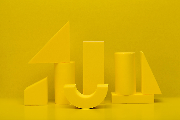 포토 JPG 해외이미지 스튜디오촬영 실내 사람없음 노란색 3D 쌓기 삼각형 오브젝트 원기둥 직사각형 노란배경 입체도형 목업 해외포토 도형 컬러 백그라운드 모션 내부 원형 입체 디지털합성 파일형식 이미지허브