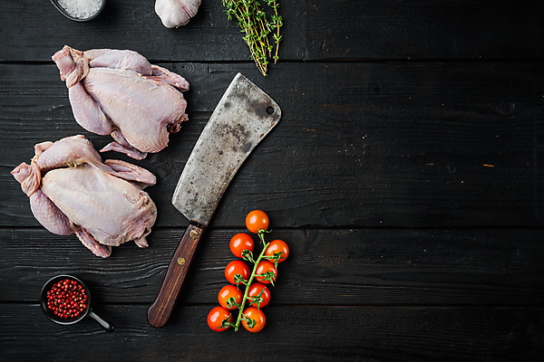 포토 JPG 해외이미지 방울토마토 마늘 생고기 사람없음 닭고기 식칼 굵은소금 백리향 생닭 통후추 카피스페이스 해외포토 토마토 채소 주방용품 육류 공백 닭 소금 후추 파일형식 이미지허브