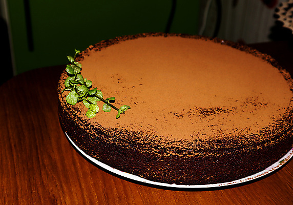 포토 JPG 해외이미지 손 여자 음식 조각 백그라운드 포크 재료 유리 탁자 디저트 치즈 요리 사람없음 컵 뷰티 갈색 케이크 주방 초콜릿 검은색 어둠 빵집 흰색 신선 붓기 달콤 맛 가루 설탕 굽기 뿌리기 크림 먼지 레시피 칼로리 코코아 브라우니 양피지 페스츄리 핸드메이드 프로스팅 해외포토 식기 음료 빵 컬러 가구 컨셉 모션 재질 유제품 사람 신체부위 상점 구이 제빵 파일형식 이미지허브