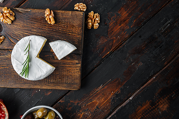 포토 JPG 해외이미지 치즈 사람없음 원형 호두 나무도마 까망베르치즈 해외포토 도형 유제품 도마 목재 견과류 파일형식 이미지허브