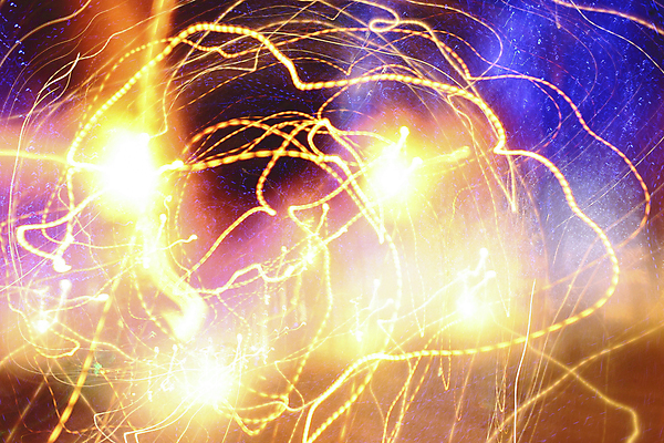 포토 JPG 해외이미지 모양 유럽 선 이동 모션 하늘 추상 불꽃 전등 사람없음 파란색 빛 반짝임 컬러풀 파티 디지털 어둠 줄무늬 활발 기쁨 에너지 광선 축하 주름 변화 스페인 입자 야간 큼 폭발 진동 역동적 쇼 야광 현상 효과 해외포토 자연요소 감정 나라 컬러 컨셉 무늬 불 조명 이벤트 크기 파일형식 이미지허브