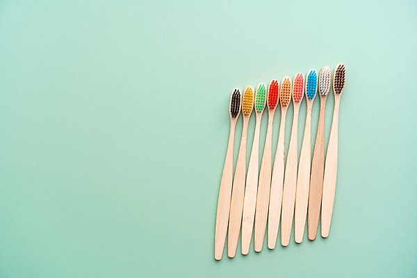 포토 JPG 해외이미지 사람없음 칫솔 오브젝트 에코 친환경 일렬 에코라이프 위생관리 친환경제품 카피스페이스 초록배경 대나무칫솔 다회용품 해외포토 라이프스타일 백그라운드 관리 초록색 위생용품 환경 공백 재활용품 파일형식 이미지허브