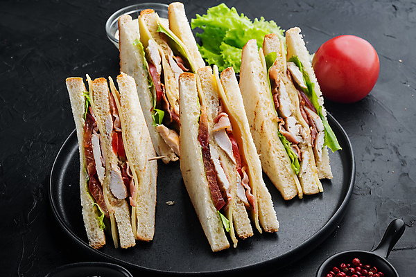 포토 JPG 해외이미지 그릇 접시 조각 토마토 단면 샌드위치 사람없음 신선 로메인상추 플레이팅 해외포토 식기 음식 채소 상추 상차림 파일형식 이미지허브