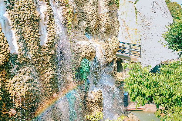 포토 JPG 해외이미지 공원 이동 건축양식 자연 사람없음 야외 장식 물 폭포 흐름 개울 떨어짐 수로 내추럴 해외포토 자연요소 공공시설 건축 컨셉 강 생태계 파일형식 이미지허브