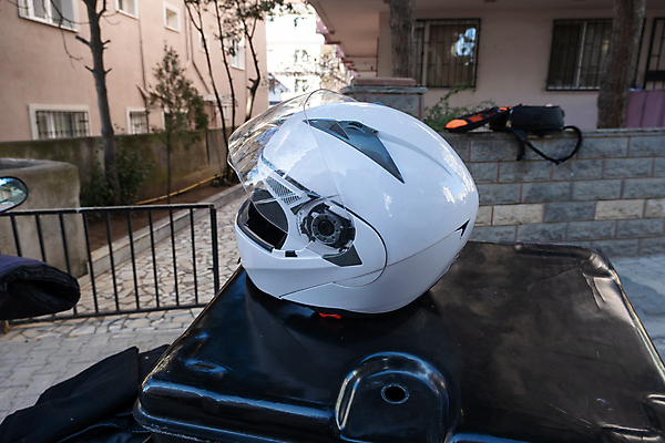 포토 JPG 해외이미지 라이프스타일 산업 교통수단 여행 컨셉 가방 교통시설 청소년 거리 한명 사람 성인 사람없음 야외 가로 햇빛 운전 자유 오토바이 도시 작업 바퀴 택배기사 배달원 승차 헬멧 배송 서비스 속도 시티라이프 성인만 카피스페이스 해외포토 직업 1 잡화 교통 모션 생활 태양 바이크 공백 보호장비 시설 파일형식 이미지허브