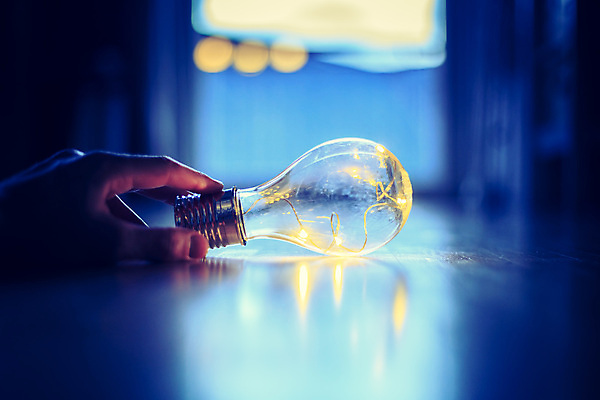 포토 JPG 해외이미지 손 디자인 교육 컨셉 생각 비즈니스 전구 창문 손가락 성공 설계 아이디어 창조 사람없음 빛 힘 계획 오브젝트 뇌 에코 심플 공학 해결 혁명 발명 지능 표준 스타일 주도 미니멀 해외포토 신체부위 환경 예절 파일형식 이미지허브