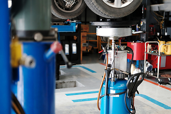 포토 JPG 해외이미지 산업 교통시설 자동차 사람없음 장비 변화 수리 컨테이너 서비스 합성 엔진 정비공 모터 유지 자동 차고 해외포토 육상교통 교통 컨셉 기술자 시설 파일형식 이미지허브