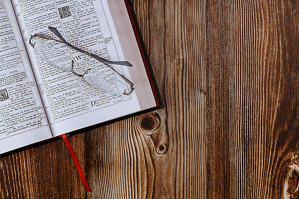 포토 JPG 해외이미지 교육 기독교 종교 사람없음 책 빛 스터디 독서 교회 믿음 성경 천주교 기도 예수 영혼 도서관 읽기 문학 신성 숭배 신앙심 해외포토 감정 종교용품 종교건축 모션 건물 학습 신_종교 파일형식 이미지허브