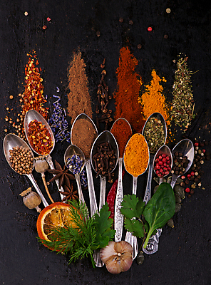 포토 JPG 해외이미지 백그라운드 오렌지 건조 마늘 사람없음 숟가락 검은색 가루 허브 통후추 팔각회향 해외포토 식물 컬러 채소 과일 수저 향신료 후추 파일형식 이미지허브