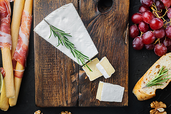 포토 JPG 해외이미지 포도 치즈 사람없음 바게트 안주 나무도마 브리치즈 해외포토 빵 과일 유제품 도마 목재 파일형식 이미지허브